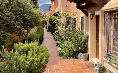 Townhouse for sale in Estepona, Estepona