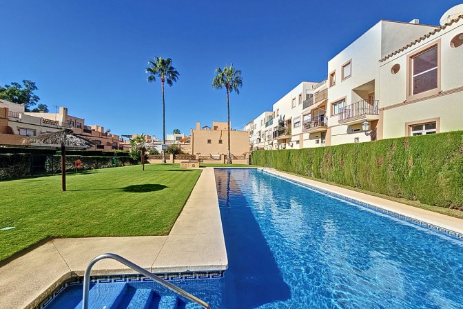 Townhouse for sale in Estepona, Estepona