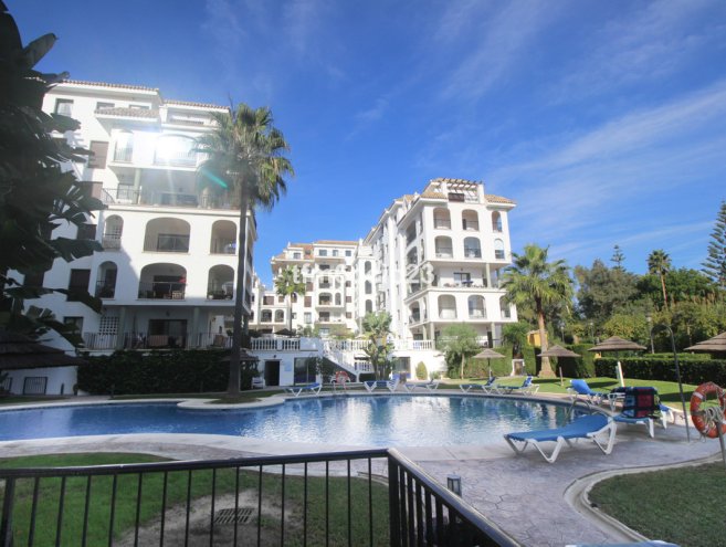 Apartment for sale in La Duquesa, Costa del Sol