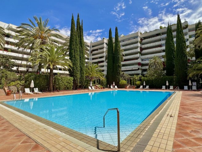 Apartment for sale in The Golden Mile, Costa del Sol