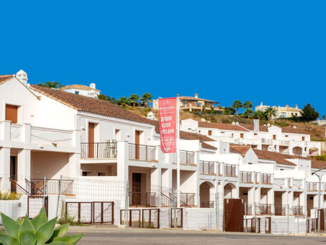 Adosada en venta en Casares Playa, Costa del Sol