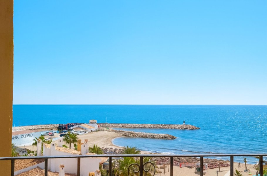 Middle Floor Apartment for sale in Puerto de Cabopino, Puerto de Cabopino