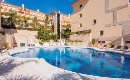 Apartament na środkowym piętrze for sale in Nueva Andalucía, Nueva Andalucía