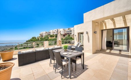 Penthouse for sale in Altos de los Monteros, Altos de los Monteros