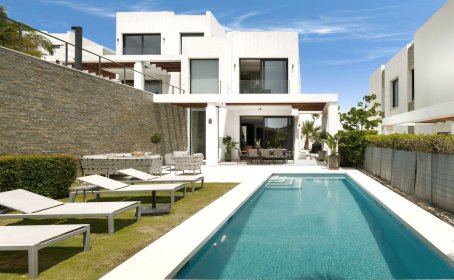 Semi-Detached House for sale in Cabopino, Cabopino