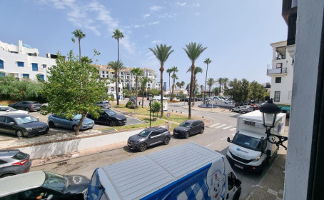 Middle Floor Apartment for sale in La Duquesa, La Duquesa