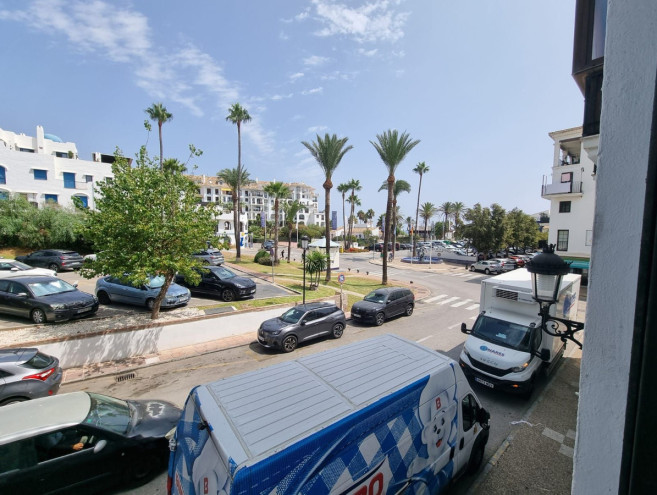 Apartament na środkowym piętrze for sale in La Duquesa, Costa del Sol