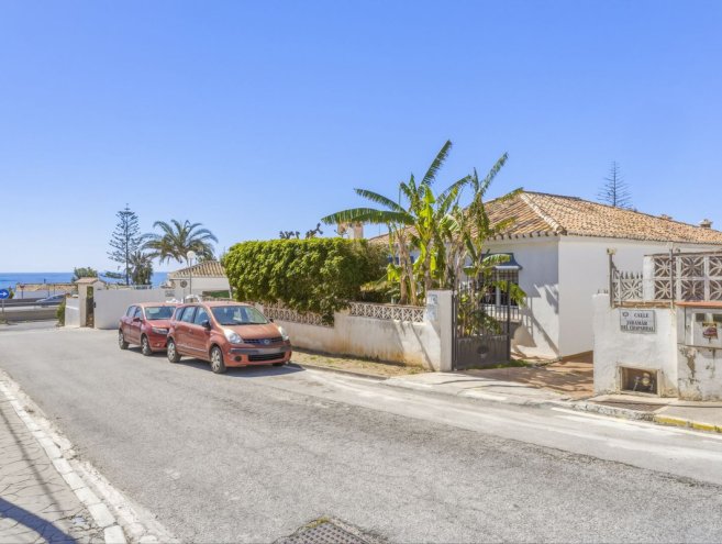 Bungalow for sale in El Chaparral, Costa del Sol