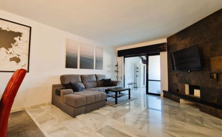 Apartament na ostatnim piętrze for sale in Puerto Banús, Puerto Banús