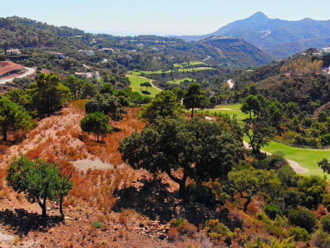 Działka mieszkaniowa for sale in La Zagaleta, Costa del Sol