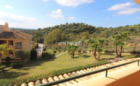 Middle Floor Apartment for sale in Elviria, Elviria