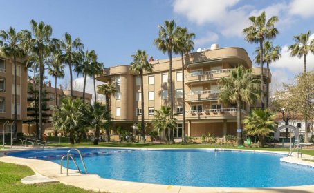 Middle Floor Apartment for sale in La Carihuela, La Carihuela