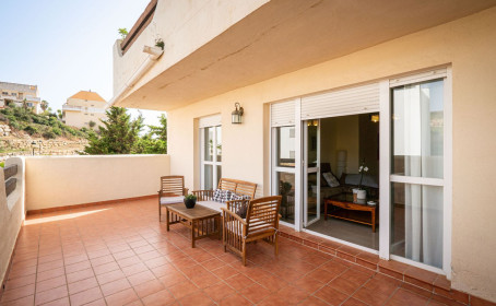 Middle Floor Apartment for sale in La Duquesa, La Duquesa