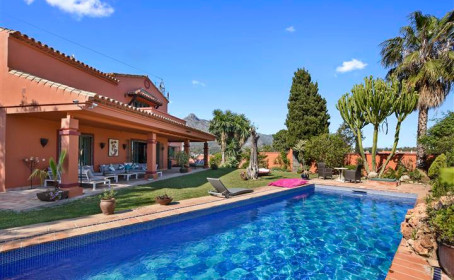 Detached Villa for sale in Nueva Andalucía, Nueva Andalucía