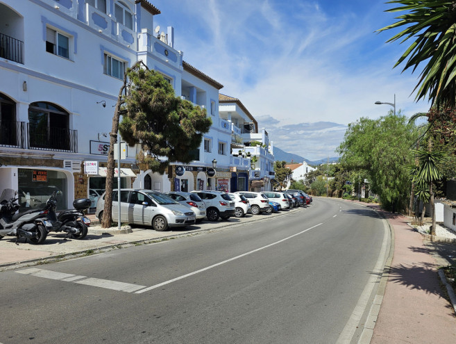 Tienda en venta en Nueva Andalucía, Costa del Sol