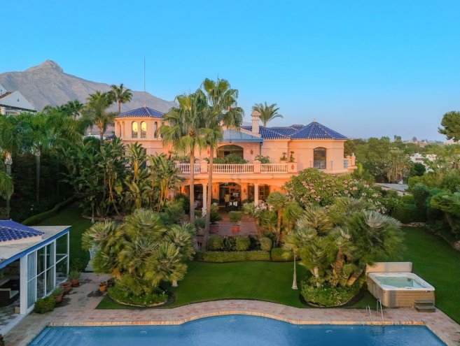 Detached Villa for sale in Nueva Andalucía, Costa del Sol