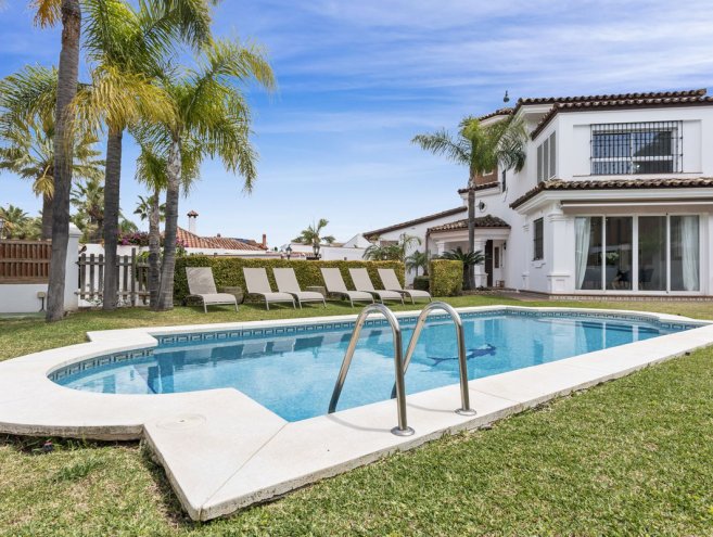 Detached Villa for sale in Las Chapas, Costa del Sol