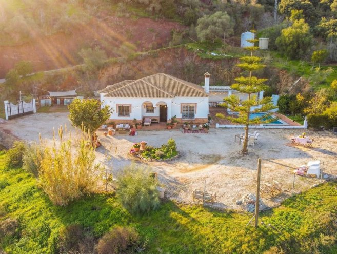 Bungalow for sale in Colmenar, Costa del Sol East