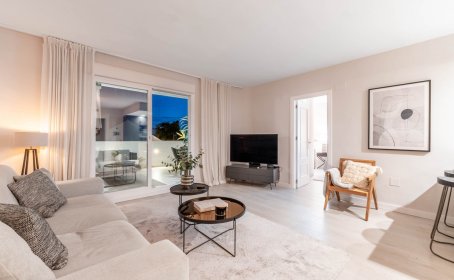 Apartament na środkowym piętrze for sale in Nueva Andalucía, Nueva Andalucía