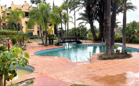 Apartament na środkowym piętrze for sale in Estepona, Estepona