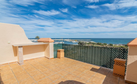 Adosada en venta en Estepona, Estepona