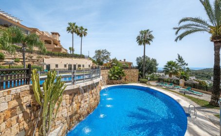 Middle Floor Apartment for sale in Elviria, Elviria