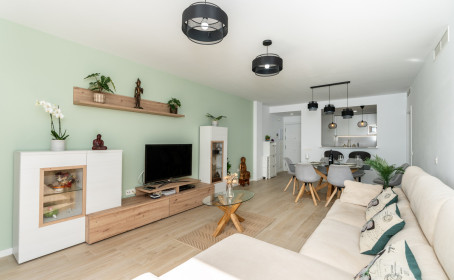 Apartament na środkowym piętrze for sale in Nueva Andalucía, Nueva Andalucía