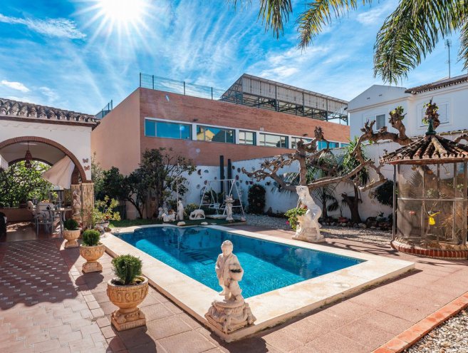 Detached Villa for sale in Los Pacos, Costa del Sol
