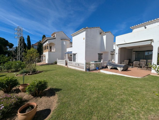 Adosada for sale in Calahonda, Costa del Sol