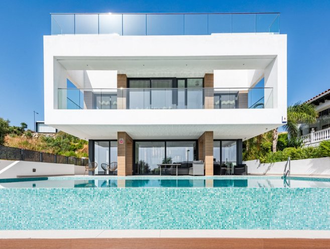 Detached Villa for sale in Estepona, Costa del Sol