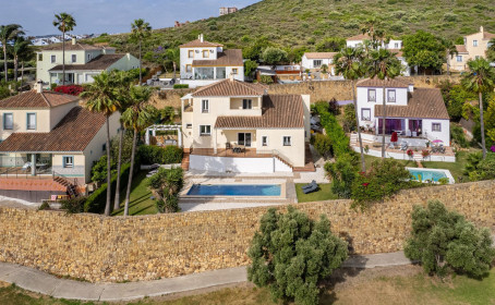 Detached Villa for sale in La Duquesa, La Duquesa