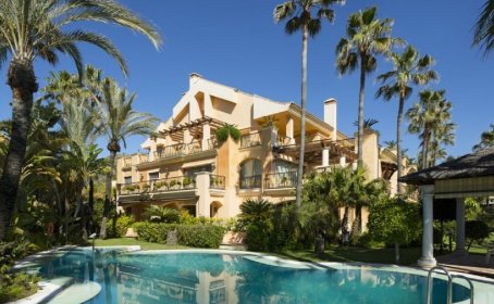 Apartamento Planta Media for sale in Puerto Banús, Puerto Banús