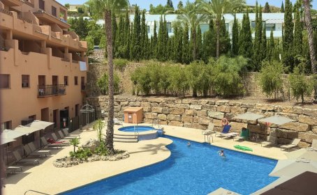 Middle Floor Apartment for sale in Benahavís, Benahavís