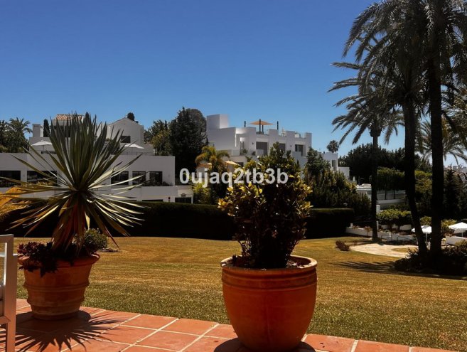 Apartment for sale in Nueva Andalucía, Costa del Sol