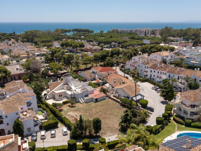 Terreno Comercial en venta en Estepona, Costa del Sol