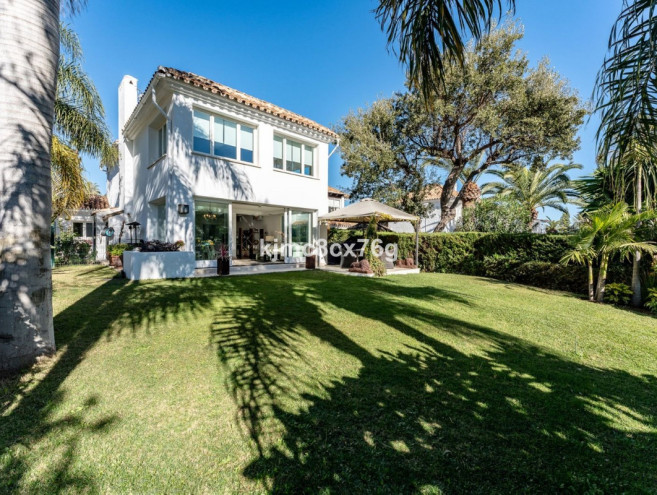 Villa - Chalet en venta en Calahonda, Costa del Sol