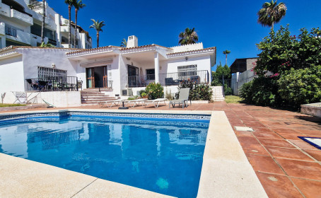 Detached Villa for sale in La Duquesa, La Duquesa