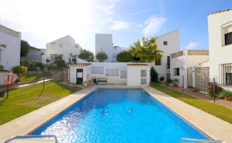 Adosada en venta en Estepona, Estepona