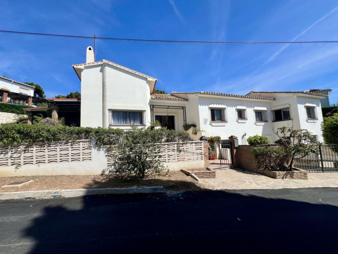 Willa for sale in El Chaparral, Costa del Sol