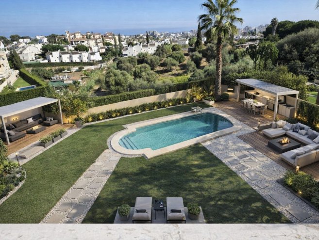 Detached Villa for sale in Sierrezuela, Costa del Sol