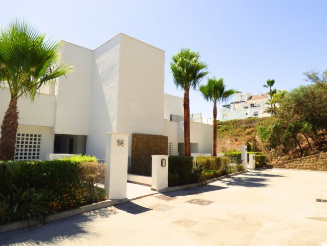 Apartment for sale in La Mairena, Costa del Sol