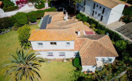 Villa - Chalet en venta en Artola, Artola