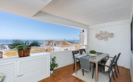 Apartament na ostatnim piętrze for sale in Puerto Banús, Puerto Banús