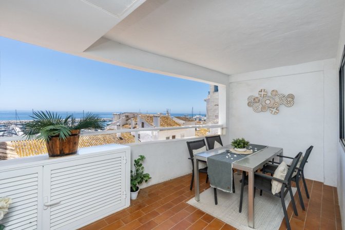 Top Floor Apartment for sale in Puerto Banús, Puerto Banús