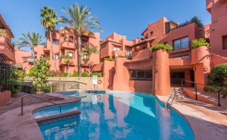 Apartament na środkowym piętrze for sale in Marbella, Marbella