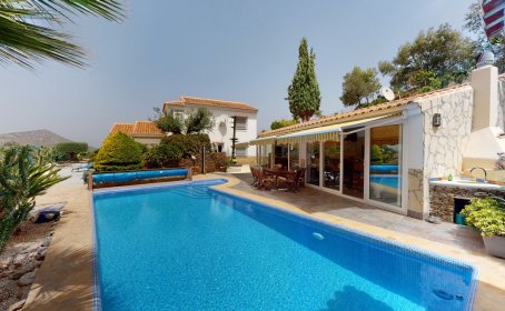 Willa for sale in Sayalonga, Sayalonga