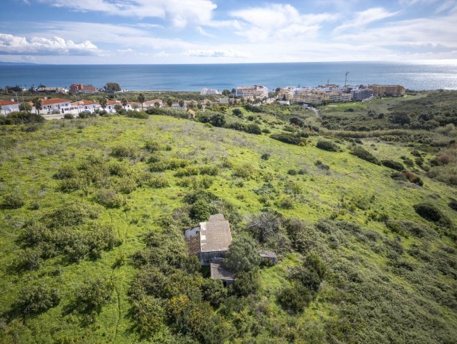 Land with Ruin for sale in La Duquesa, Costa del Sol