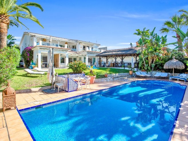 Detached Villa for sale in Marbesa, Costa del Sol