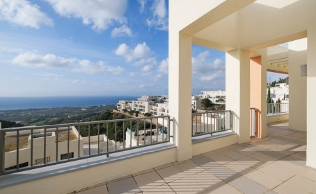 Penthouse for sale in Altos de los Monteros, Altos de los Monteros