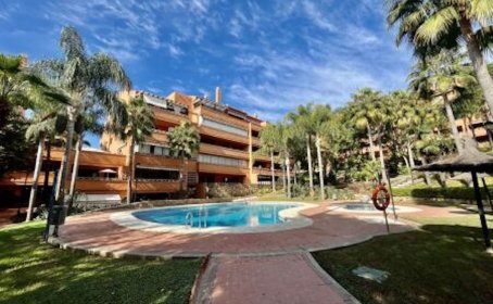 Middle Floor Apartment for sale in The Golden Mile, The Golden Mile